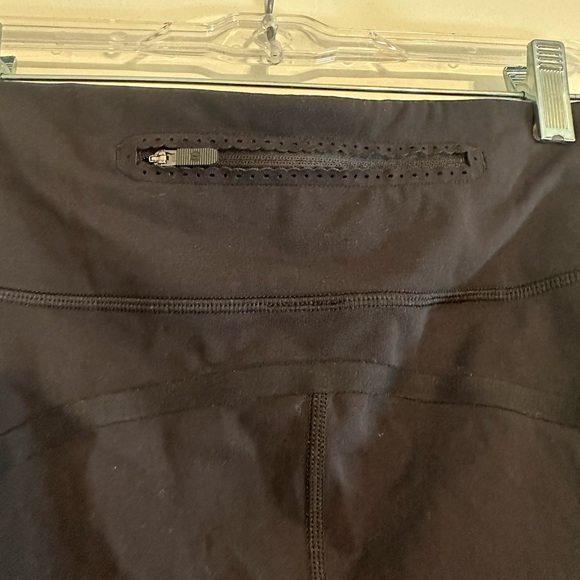 Black capri lululemon leggings - Picture 5 of 5